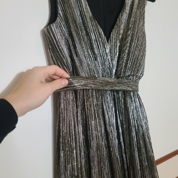 Eliza JV-Neck Metallic Belted Gown - Picture 10 of 13